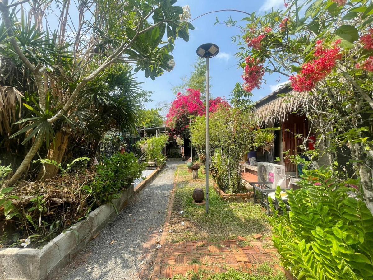 Artist'S Place Trat Ngoại thất bức ảnh